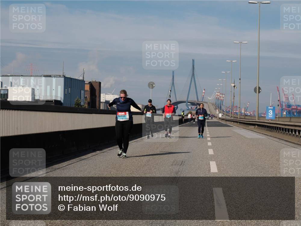 03.10.2025 - Köhlbrandbrückenlauf Fabian Wolf http://msf.ph/oto/9090975 03.10.2025 10:26:50 Position 3 3 meine-sportfotos.de