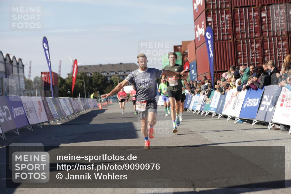 03.10.2025 - Köhlbrandbrückenlauf Jannik Wohlers http://msf.ph/oto/9090976 03.10.2025 12:53:55 Ziel 4030, 4088, 6002, 6085, 6422, 6817 meine-sportfotos.de
