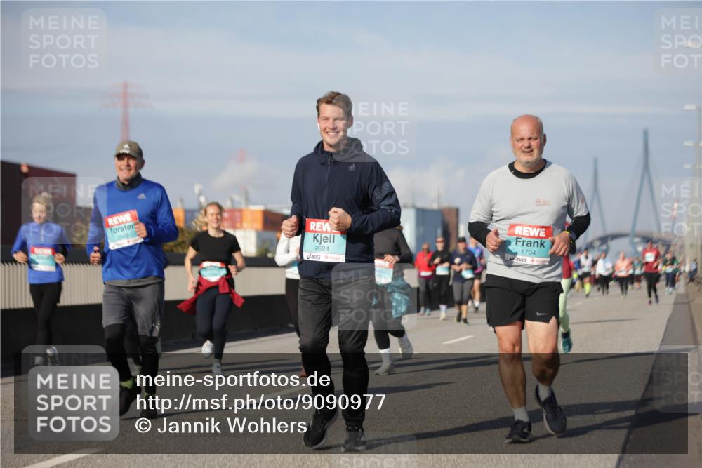 03.10.2025 - Köhlbrandbrückenlauf Jannik Wohlers http://msf.ph/oto/9090977 03.10.2025 10:10:42 Position 3 2624, 1704 meine-sportfotos.de