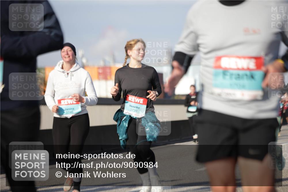 03.10.2025 - Köhlbrandbrückenlauf Jannik Wohlers http://msf.ph/oto/9090984 03.10.2025 10:10:44 Position 3 3746, 3739 meine-sportfotos.de
