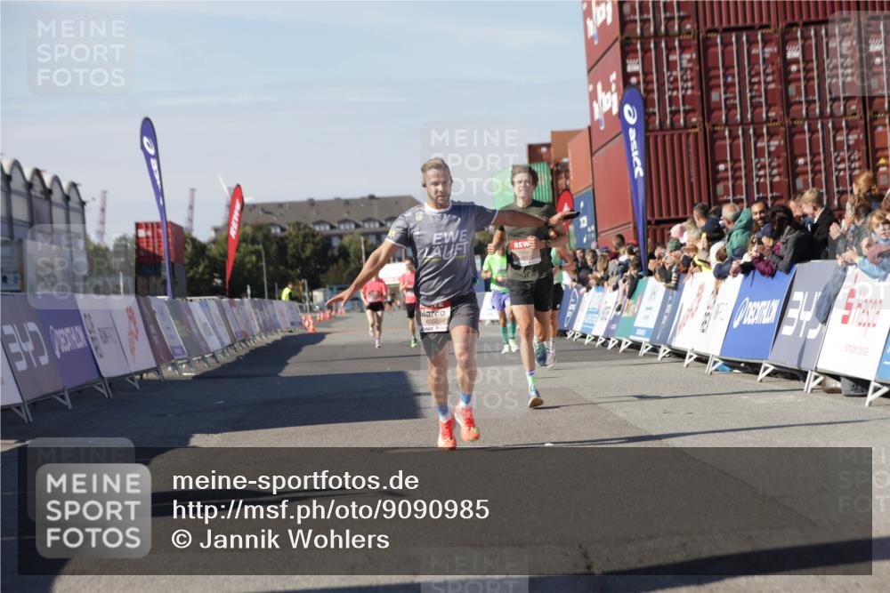 03.10.2025 - Köhlbrandbrückenlauf Jannik Wohlers http://msf.ph/oto/9090985 03.10.2025 12:53:55 Ziel 4030, 4088, 6002, 6085, 6422, 6817 meine-sportfotos.de