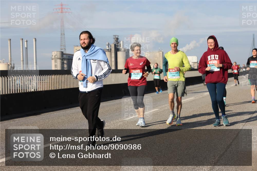 03.10.2025 - Köhlbrandbrückenlauf Lena Gebhardt http://msf.ph/oto/9090986 03.10.2025 10:07:48 Position 2 1097, 1096, 1098 meine-sportfotos.de