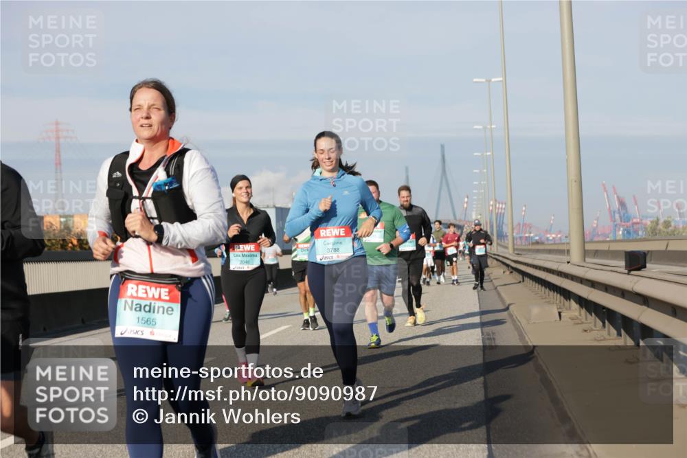 03.10.2025 - Köhlbrandbrückenlauf Jannik Wohlers http://msf.ph/oto/9090987 03.10.2025 09:59:15 Position 3 1565, 2046, 3788 meine-sportfotos.de