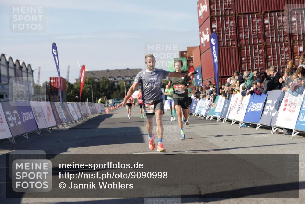 03.10.2025 - Köhlbrandbrückenlauf Jannik Wohlers http://msf.ph/oto/9090998 03.10.2025 12:53:55 Ziel 4030, 4088, 6002, 6085, 6422, 6817 meine-sportfotos.de