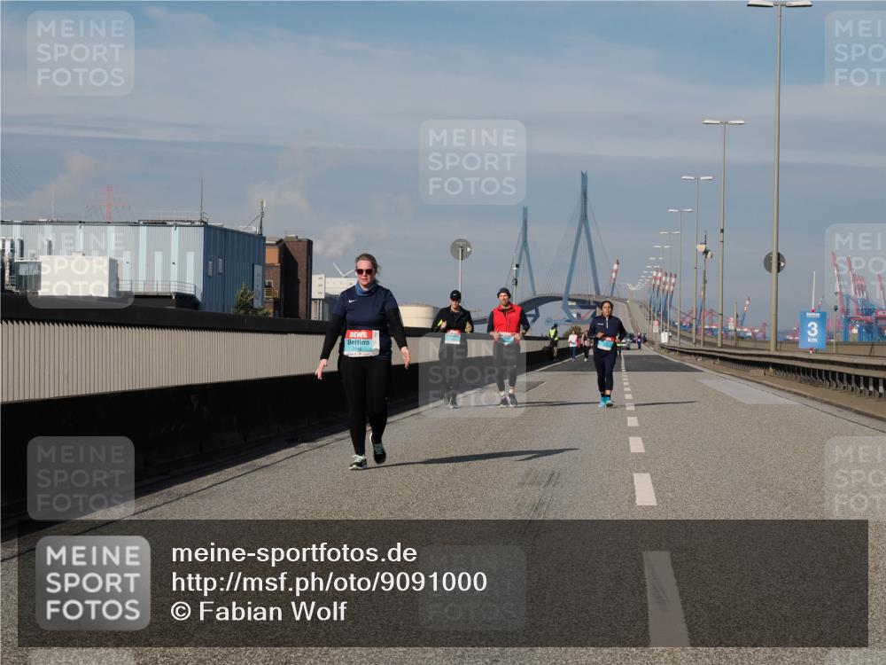 03.10.2025 - Köhlbrandbrückenlauf Fabian Wolf http://msf.ph/oto/9091000 03.10.2025 10:26:51 Position 3 3 meine-sportfotos.de