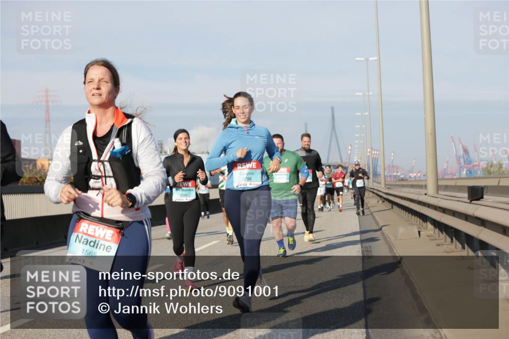 03.10.2025 - Köhlbrandbrückenlauf Jannik Wohlers http://msf.ph/oto/9091001 03.10.2025 09:59:15 Position 3 1565, 2046, 3788 meine-sportfotos.de
