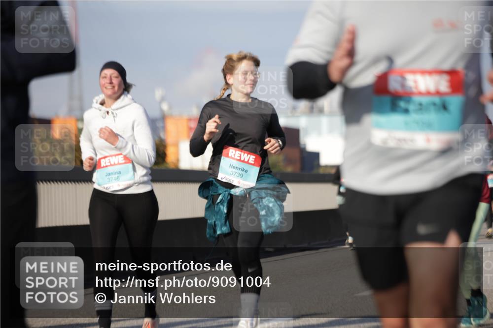 03.10.2025 - Köhlbrandbrückenlauf Jannik Wohlers http://msf.ph/oto/9091004 03.10.2025 10:10:44 Position 3 3746, 3739 meine-sportfotos.de
