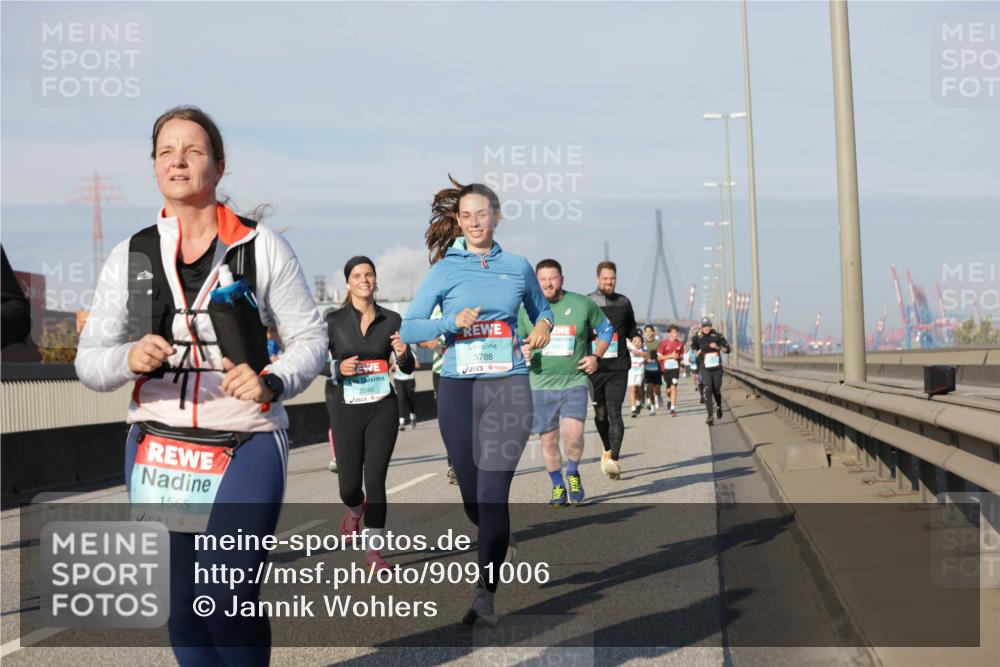 03.10.2025 - Köhlbrandbrückenlauf Jannik Wohlers http://msf.ph/oto/9091006 03.10.2025 09:59:15 Position 3 1565, 2046, 3788 meine-sportfotos.de