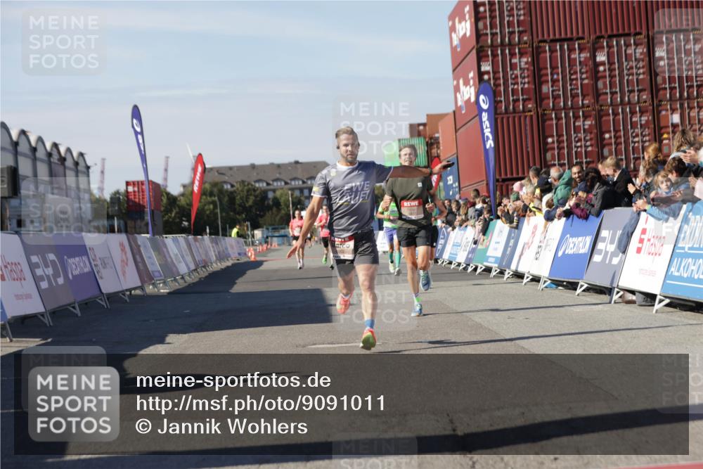 03.10.2025 - Köhlbrandbrückenlauf Jannik Wohlers http://msf.ph/oto/9091011 03.10.2025 12:53:55 Ziel 4030, 4088, 6002, 6085, 6422, 6817 meine-sportfotos.de