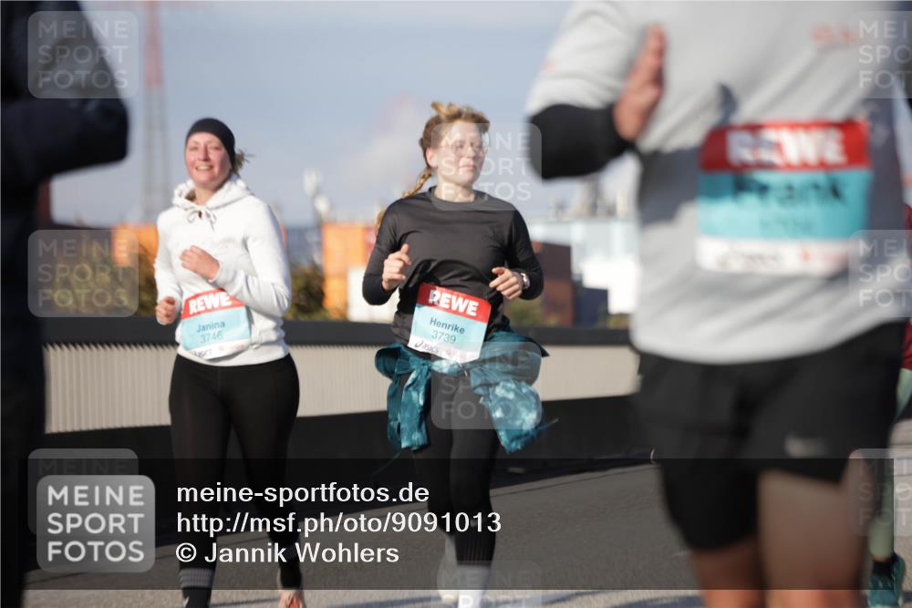 03.10.2025 - Köhlbrandbrückenlauf Jannik Wohlers http://msf.ph/oto/9091013 03.10.2025 10:10:44 Position 3 3746, 3739 meine-sportfotos.de