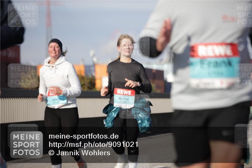 03.10.2025 - Köhlbrandbrückenlauf Jannik Wohlers http://msf.ph/oto/9091021 03.10.2025 10:10:44 Position 3 3746, 3739 meine-sportfotos.de