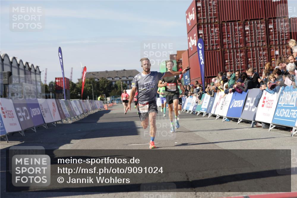 03.10.2025 - Köhlbrandbrückenlauf Jannik Wohlers http://msf.ph/oto/9091024 03.10.2025 12:53:55 Ziel 4030, 4088, 6002, 6085, 6422, 6817 meine-sportfotos.de