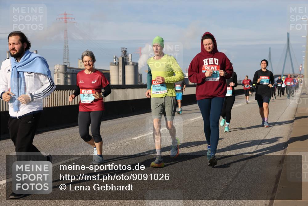03.10.2025 - Köhlbrandbrückenlauf Lena Gebhardt http://msf.ph/oto/9091026 03.10.2025 10:07:49 Position 2 1097, 1096 meine-sportfotos.de