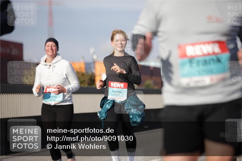 03.10.2025 - Köhlbrandbrückenlauf Jannik Wohlers http://msf.ph/oto/9091030 03.10.2025 10:10:44 Position 3 3746, 3739 meine-sportfotos.de