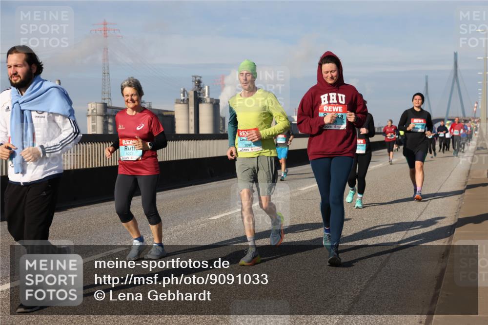 03.10.2025 - Köhlbrandbrückenlauf Lena Gebhardt http://msf.ph/oto/9091033 03.10.2025 10:07:49 Position 2 1097, 1096 meine-sportfotos.de