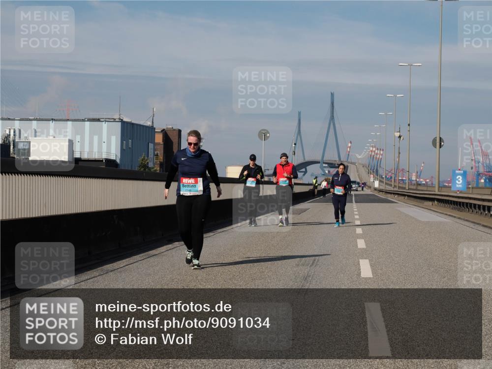 03.10.2025 - Köhlbrandbrückenlauf Fabian Wolf http://msf.ph/oto/9091034 03.10.2025 10:26:52 Position 3 2546, 3 meine-sportfotos.de