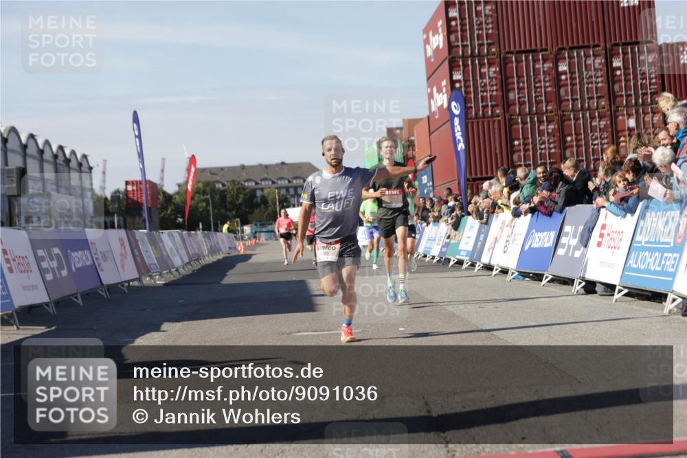 03.10.2025 - Köhlbrandbrückenlauf Jannik Wohlers http://msf.ph/oto/9091036 03.10.2025 12:53:55 Ziel 4030, 4088, 6002, 6085, 6422, 6817 meine-sportfotos.de
