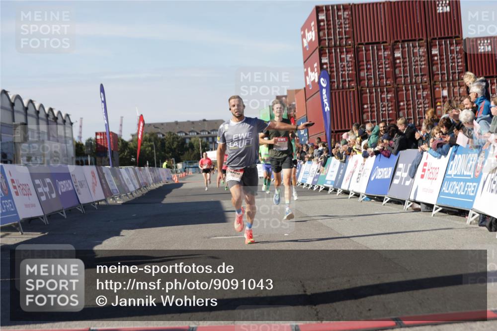 03.10.2025 - Köhlbrandbrückenlauf Jannik Wohlers http://msf.ph/oto/9091043 03.10.2025 12:53:56 Ziel 4030, 4088, 5947, 6002, 6085, 6422, 6817 meine-sportfotos.de