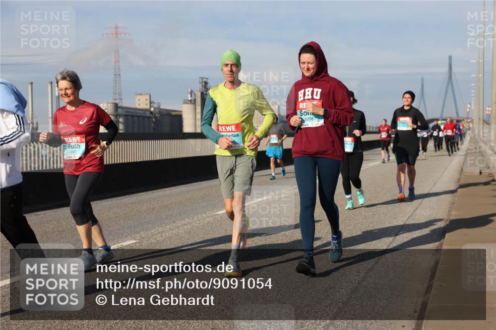 03.10.2025 - Köhlbrandbrückenlauf Lena Gebhardt http://msf.ph/oto/9091054 03.10.2025 10:07:49 Position 2 1097, 1098 meine-sportfotos.de