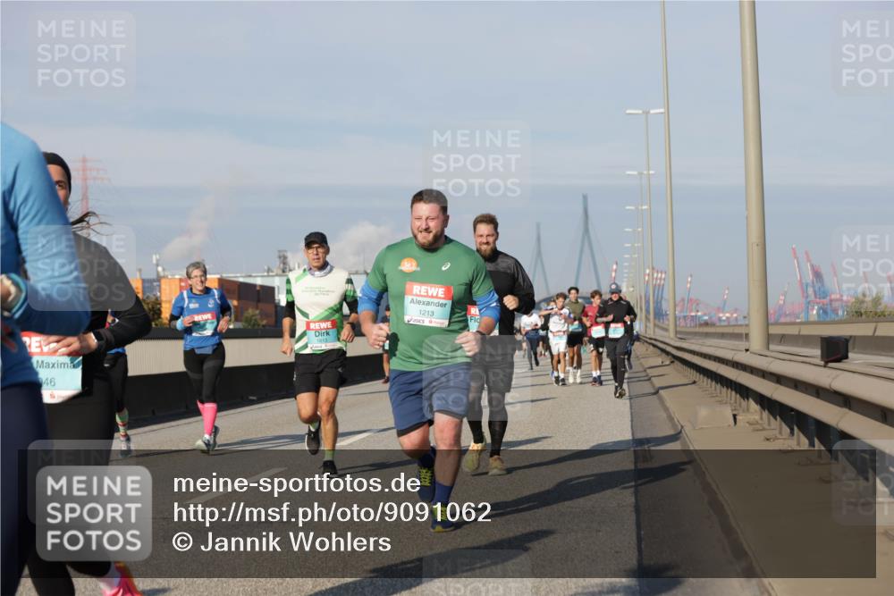 03.10.2025 - Köhlbrandbrückenlauf Jannik Wohlers http://msf.ph/oto/9091062 03.10.2025 09:59:17 Position 3 46, 1213, 1813 meine-sportfotos.de