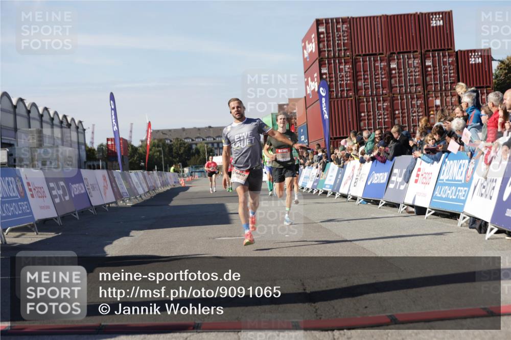 03.10.2025 - Köhlbrandbrückenlauf Jannik Wohlers http://msf.ph/oto/9091065 03.10.2025 12:53:56 Ziel 4030, 4088, 5947, 6002, 6085, 6422, 6817 meine-sportfotos.de