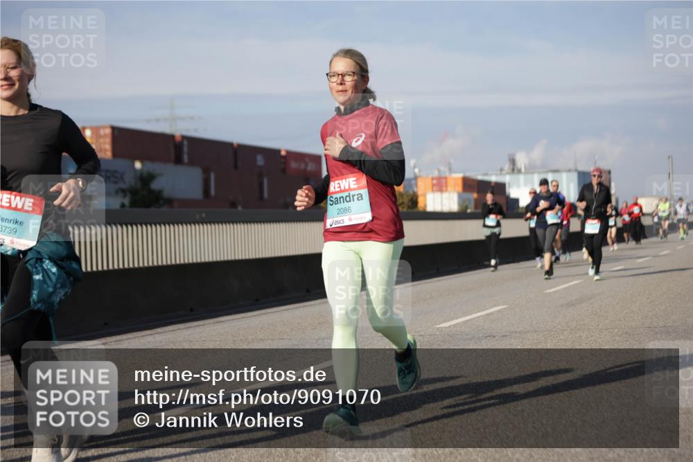 03.10.2025 - Köhlbrandbrückenlauf Jannik Wohlers http://msf.ph/oto/9091070 03.10.2025 10:10:47 Position 3 3739, 2086 meine-sportfotos.de