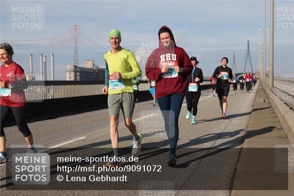 03.10.2025 - Köhlbrandbrückenlauf Lena Gebhardt http://msf.ph/oto/9091072 03.10.2025 10:07:50 Position 2 1097, 1096, 1098 meine-sportfotos.de