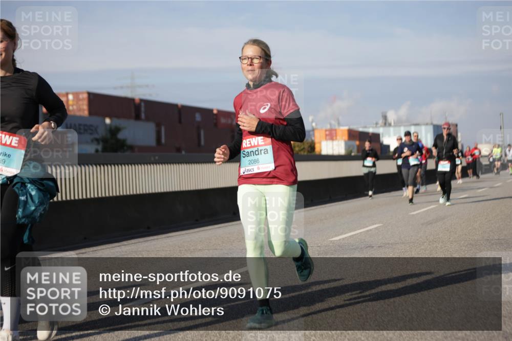 03.10.2025 - Köhlbrandbrückenlauf Jannik Wohlers http://msf.ph/oto/9091075 03.10.2025 10:10:47 Position 3 89, 2086 meine-sportfotos.de