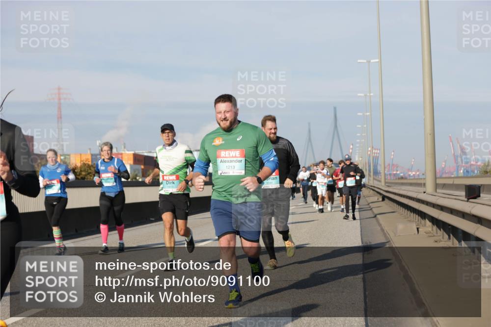 03.10.2025 - Köhlbrandbrückenlauf Jannik Wohlers http://msf.ph/oto/9091100 03.10.2025 09:59:17 Position 3 1813, 1213, 3144 meine-sportfotos.de