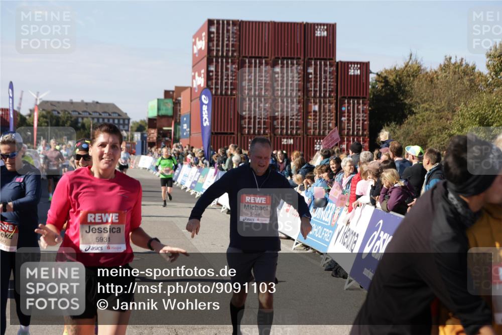 03.10.2025 - Köhlbrandbrückenlauf Jannik Wohlers http://msf.ph/oto/9091103 03.10.2025 13:19:44 Ziel 4376, 4539, 4981, 5047, 5059, 5148, 5647, 5648, 5650, 5704, 5838, 5931, 5975, 6382, 6383, 6509, 6600, 6660, 6730 meine-sportfotos.de