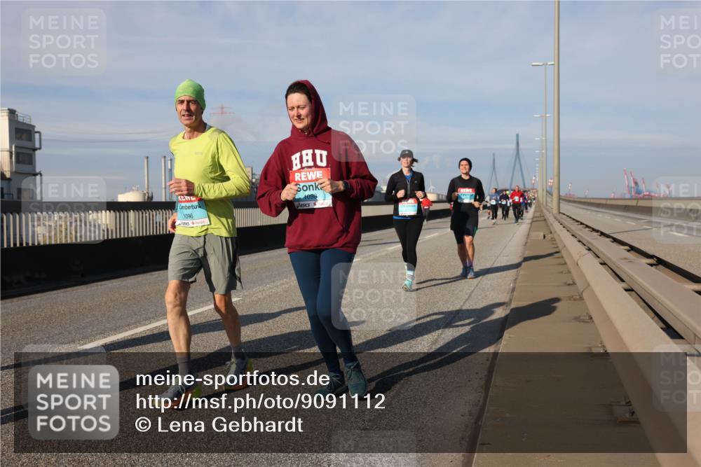03.10.2025 - Köhlbrandbrückenlauf Lena Gebhardt http://msf.ph/oto/9091112 03.10.2025 10:07:50 Position 2 1096, 1098 meine-sportfotos.de