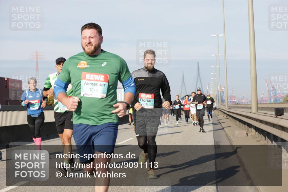 03.10.2025 - Köhlbrandbrückenlauf Jannik Wohlers http://msf.ph/oto/9091113 03.10.2025 09:59:18 Position 3 18, 1213, 3144 meine-sportfotos.de