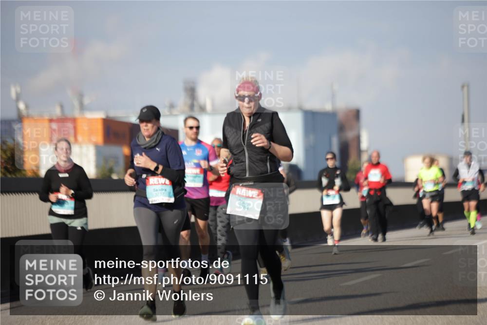 03.10.2025 - Köhlbrandbrückenlauf Jannik Wohlers http://msf.ph/oto/9091115 03.10.2025 10:10:48 Position 3 3737, 3784 meine-sportfotos.de