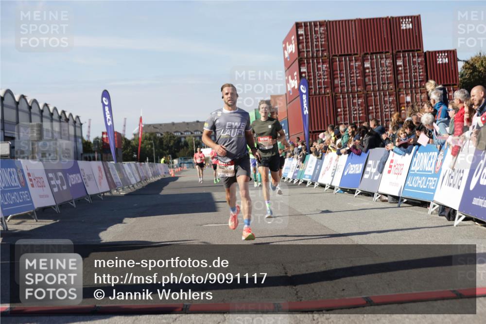 03.10.2025 - Köhlbrandbrückenlauf Jannik Wohlers http://msf.ph/oto/9091117 03.10.2025 12:53:56 Ziel 4030, 4088, 5947, 6002, 6085, 6422, 6817 meine-sportfotos.de