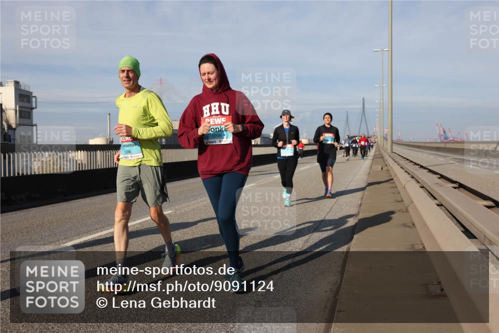 03.10.2025 - Köhlbrandbrückenlauf Lena Gebhardt http://msf.ph/oto/9091124 03.10.2025 10:07:50 Position 2 1096, 1098 meine-sportfotos.de