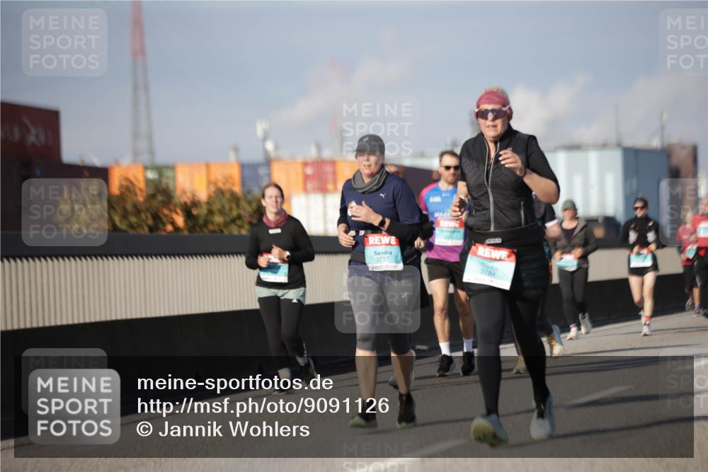 03.10.2025 - Köhlbrandbrückenlauf Jannik Wohlers http://msf.ph/oto/9091126 03.10.2025 10:10:49 Position 3 3737, 3784 meine-sportfotos.de