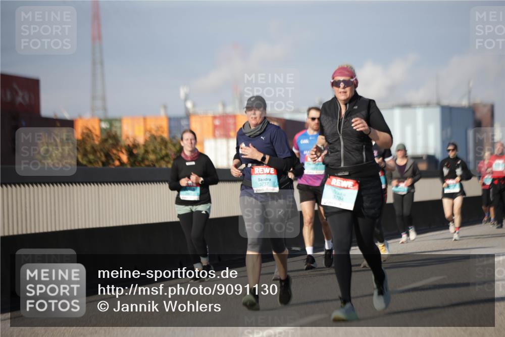 03.10.2025 - Köhlbrandbrückenlauf Jannik Wohlers http://msf.ph/oto/9091130 03.10.2025 10:10:49 Position 3 3737, 3784 meine-sportfotos.de