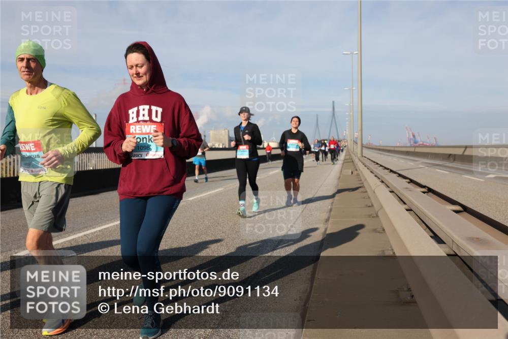 03.10.2025 - Köhlbrandbrückenlauf Lena Gebhardt http://msf.ph/oto/9091134 03.10.2025 10:07:51 Position 2 1096, 1098 meine-sportfotos.de