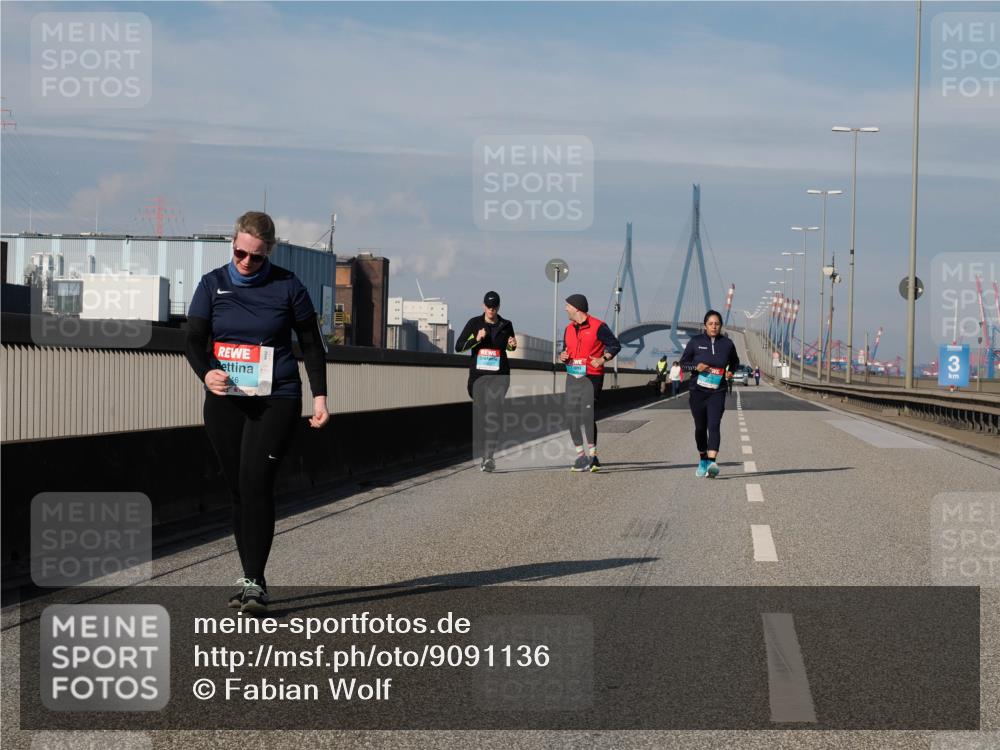 03.10.2025 - Köhlbrandbrückenlauf Fabian Wolf http://msf.ph/oto/9091136 03.10.2025 10:26:55 Position 3 3 meine-sportfotos.de