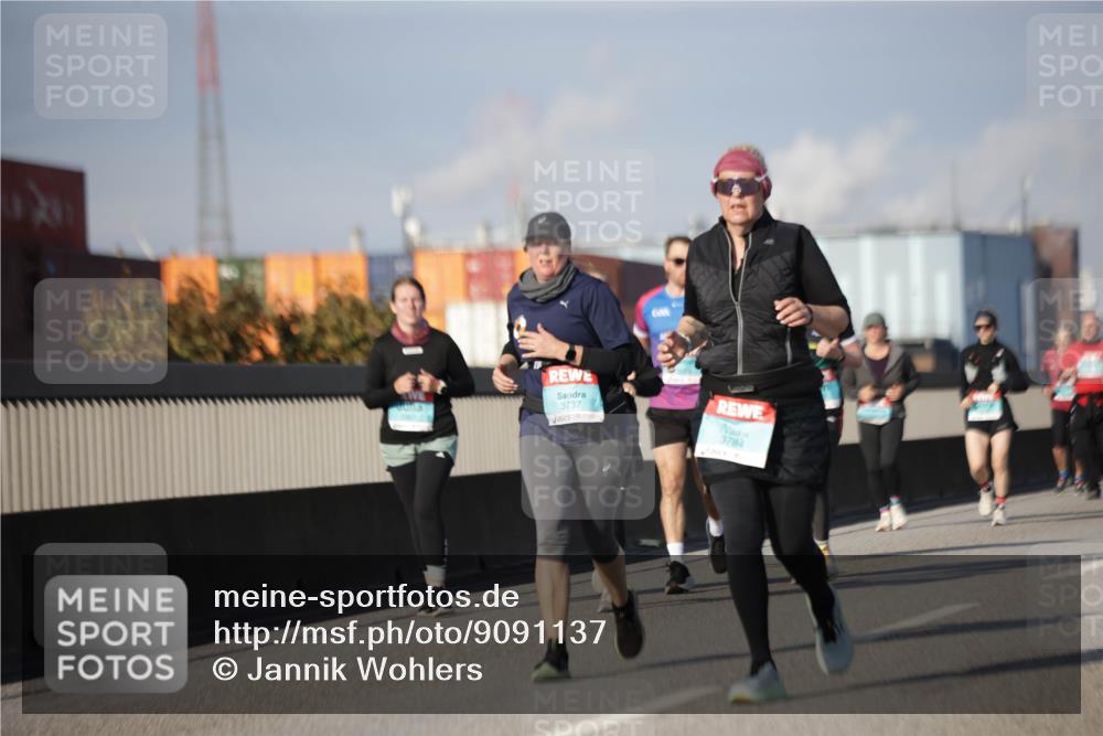 03.10.2025 - Köhlbrandbrückenlauf Jannik Wohlers http://msf.ph/oto/9091137 03.10.2025 10:10:49 Position 3 3737, 3784 meine-sportfotos.de