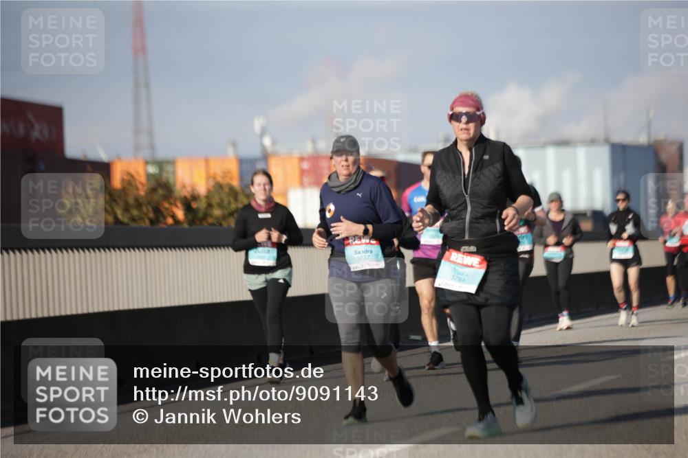 03.10.2025 - Köhlbrandbrückenlauf Jannik Wohlers http://msf.ph/oto/9091143 03.10.2025 10:10:49 Position 3 3737, 3784 meine-sportfotos.de