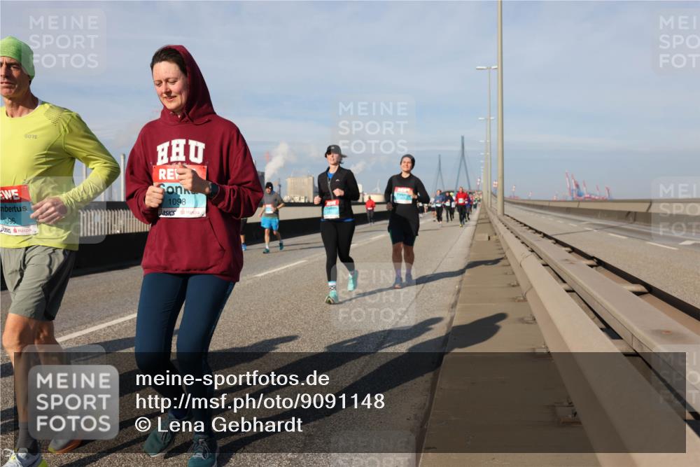 03.10.2025 - Köhlbrandbrückenlauf Lena Gebhardt http://msf.ph/oto/9091148 03.10.2025 10:07:51 Position 2 1096, 1098 meine-sportfotos.de