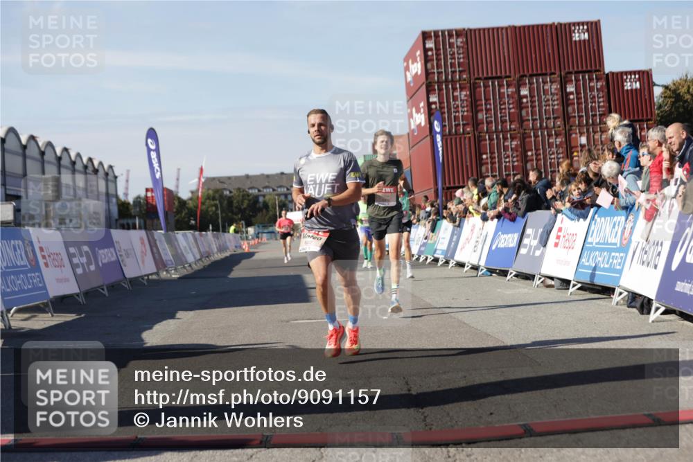 03.10.2025 - Köhlbrandbrückenlauf Jannik Wohlers http://msf.ph/oto/9091157 03.10.2025 12:53:56 Ziel 4030, 4088, 5947, 6002, 6085, 6422, 6817 meine-sportfotos.de