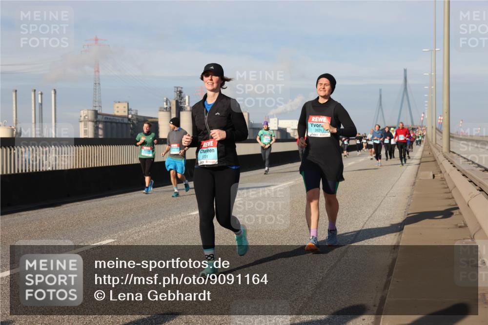 03.10.2025 - Köhlbrandbrückenlauf Lena Gebhardt http://msf.ph/oto/9091164 03.10.2025 10:07:51 Position 2 3701, 2621 meine-sportfotos.de