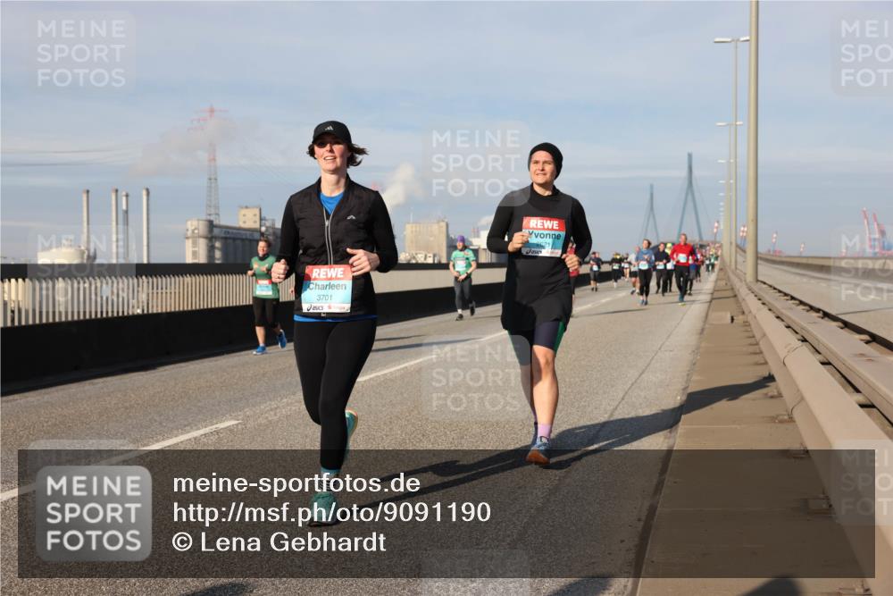 03.10.2025 - Köhlbrandbrückenlauf Lena Gebhardt http://msf.ph/oto/9091190 03.10.2025 10:07:52 Position 2 3701, 2621 meine-sportfotos.de