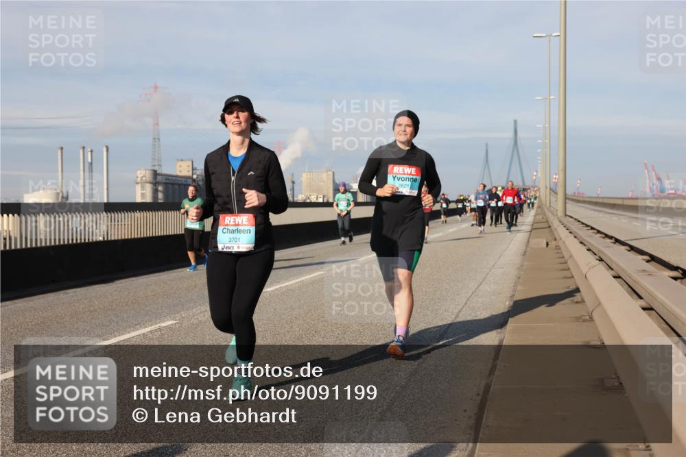 03.10.2025 - Köhlbrandbrückenlauf Lena Gebhardt http://msf.ph/oto/9091199 03.10.2025 10:07:52 Position 2 3701, 2621 meine-sportfotos.de