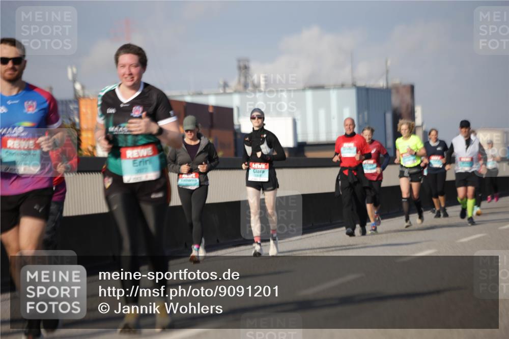03.10.2025 - Köhlbrandbrückenlauf Jannik Wohlers http://msf.ph/oto/9091201 03.10.2025 10:10:53 Position 3 3078, 3077, 1920, 1969 meine-sportfotos.de