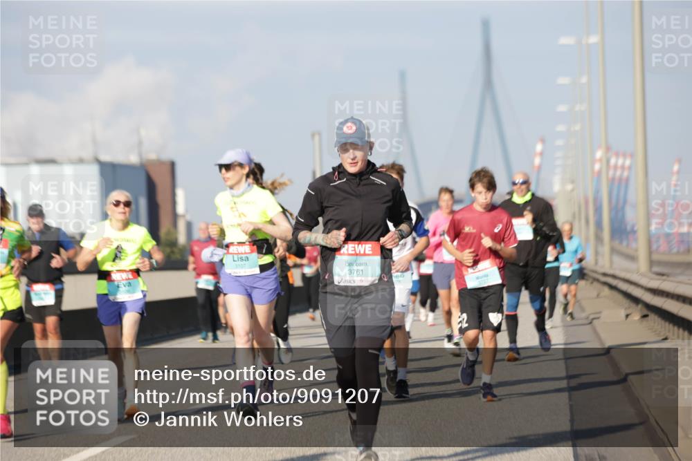 03.10.2025 - Köhlbrandbrückenlauf Jannik Wohlers http://msf.ph/oto/9091207 03.10.2025 09:59:20 Position 3 3107, 3761, 3727 meine-sportfotos.de