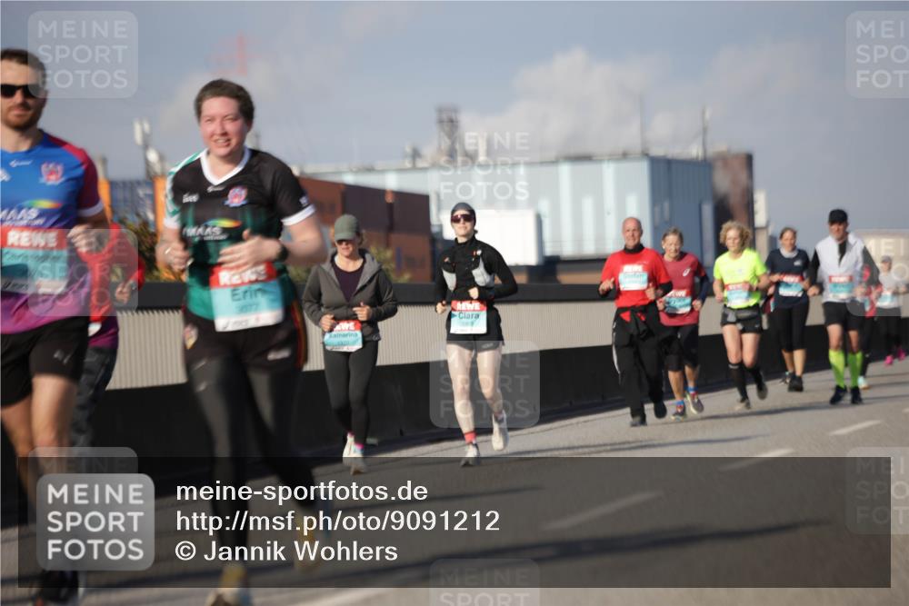 03.10.2025 - Köhlbrandbrückenlauf Jannik Wohlers http://msf.ph/oto/9091212 03.10.2025 10:10:53 Position 3 3678, 3077, 1969 meine-sportfotos.de