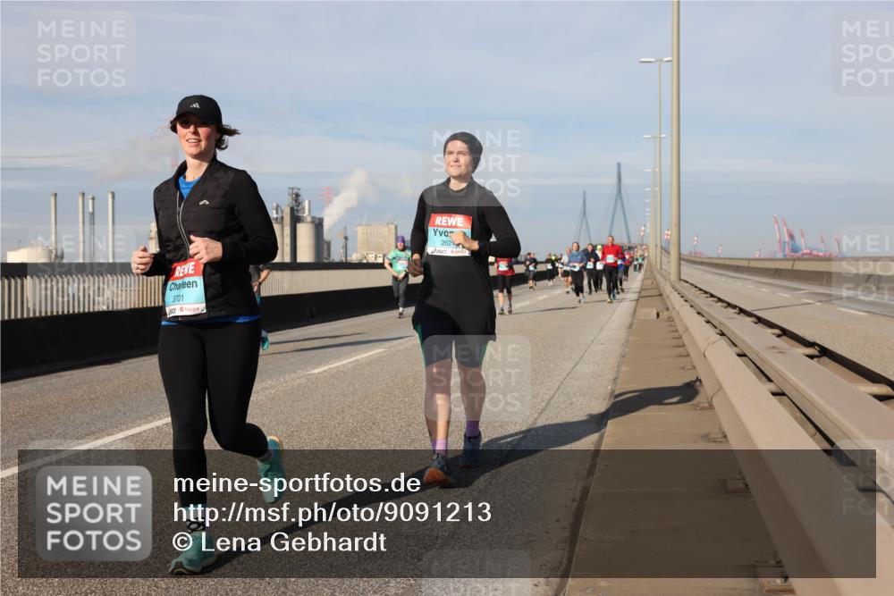 03.10.2025 - Köhlbrandbrückenlauf Lena Gebhardt http://msf.ph/oto/9091213 03.10.2025 10:07:52 Position 2 3701, 262 meine-sportfotos.de